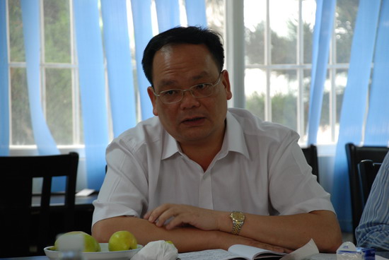 加快推进工业基地和火龙果基地建设