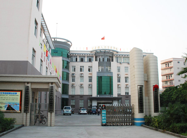 林少明县长到县人社局、县编办和县扶贫办指导