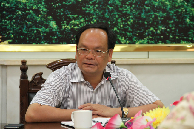 政法委书记戴珍,县委常委组织部长刘志红,县委常委,县委办主任陈土旺