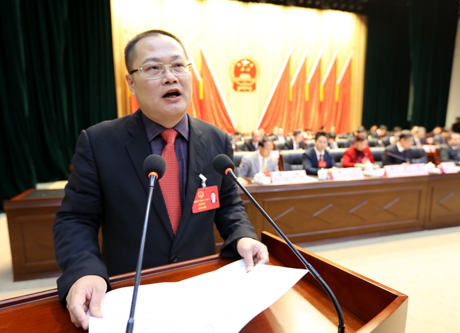 钟力书记要求新当选的领导干部要认真履职,积极开拓创新,奋力谱写全面