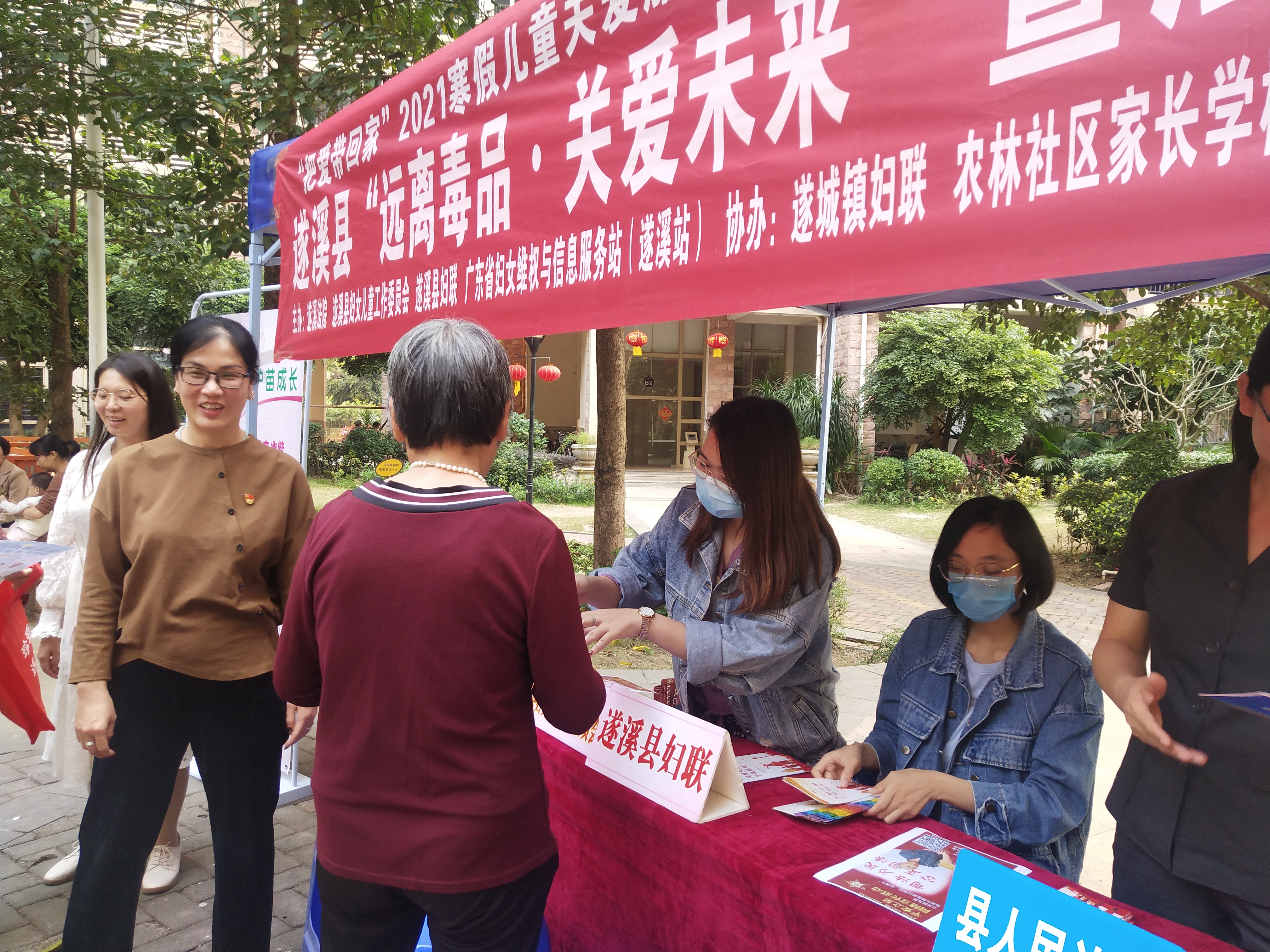 派发宣传单.jpg