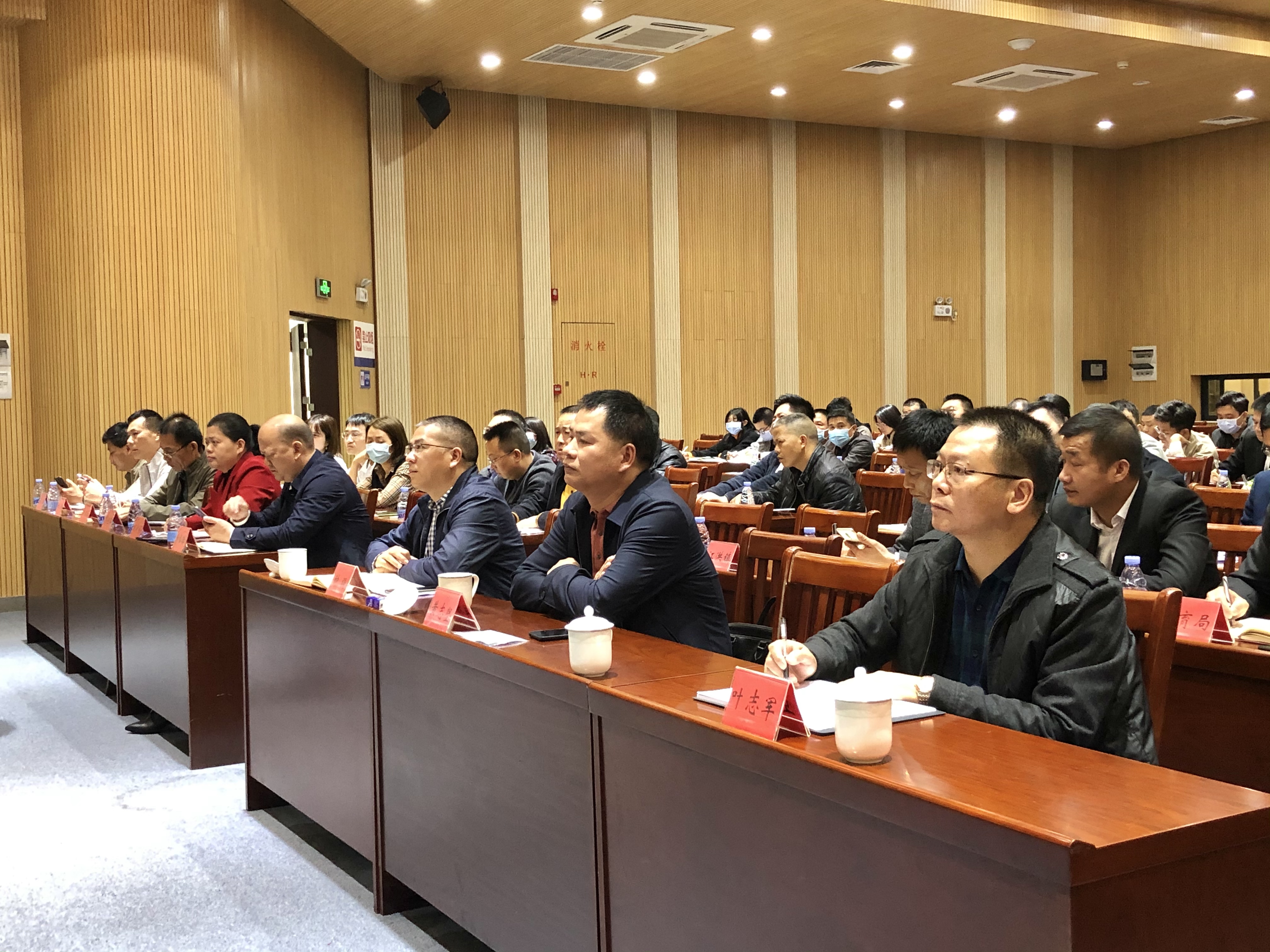 遂溪县发展和改革局召开遂溪县地方政府专项债券工作业务培训会议0323_黄志坚副县长主持会议.jpg