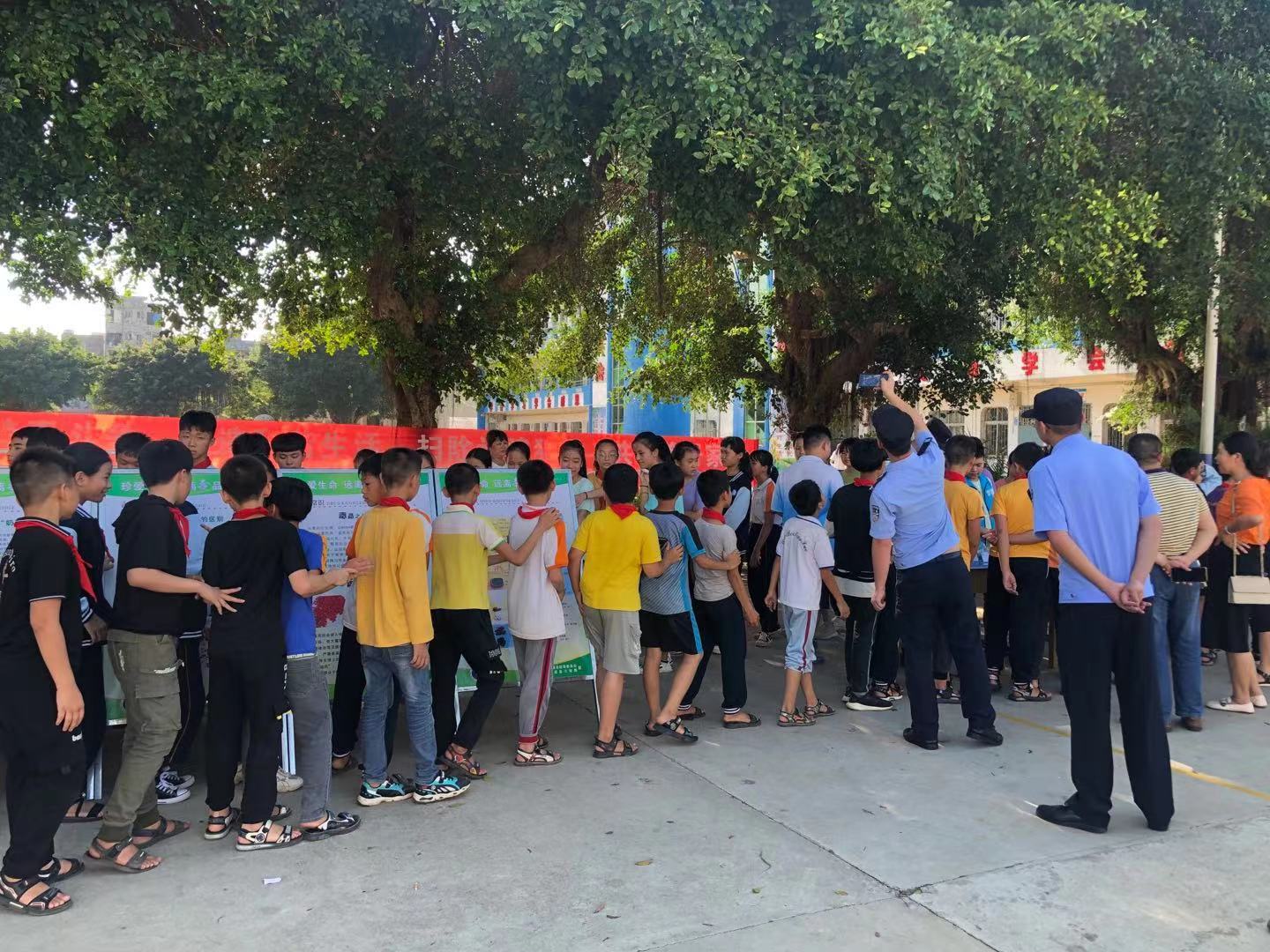 岭北镇到岭北中心小学开展禁毒+反诈宣传活动
