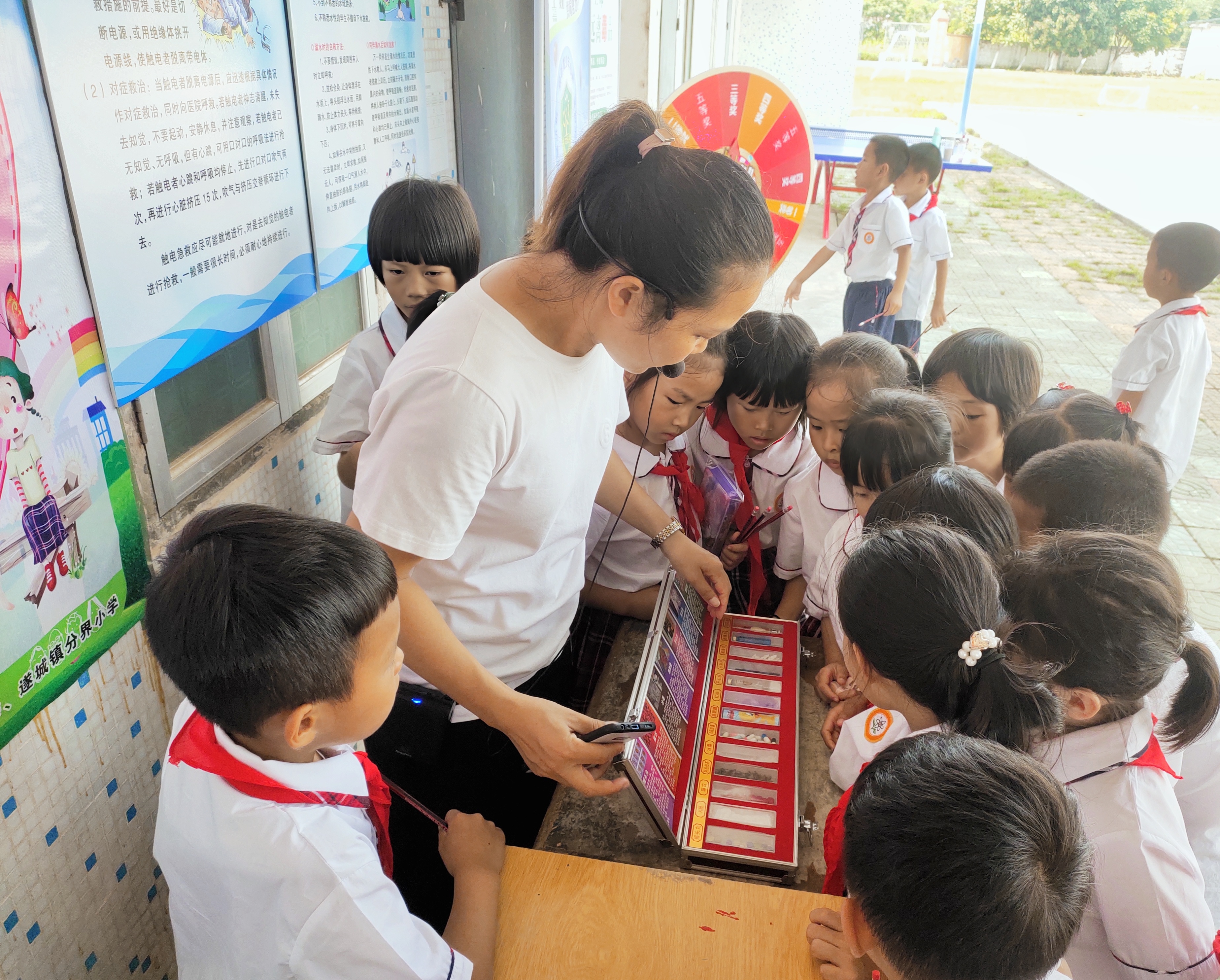时间：2021年5月31日；地点：分界小学；主办单位：团县委；活动主题：遂溪县2021年“庆六一 讲安全”乡村小学校园安全自护教育游园活动9.jpg