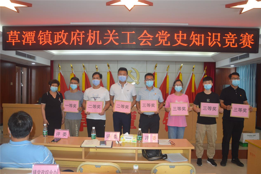（各获奖队伍合影）.png
