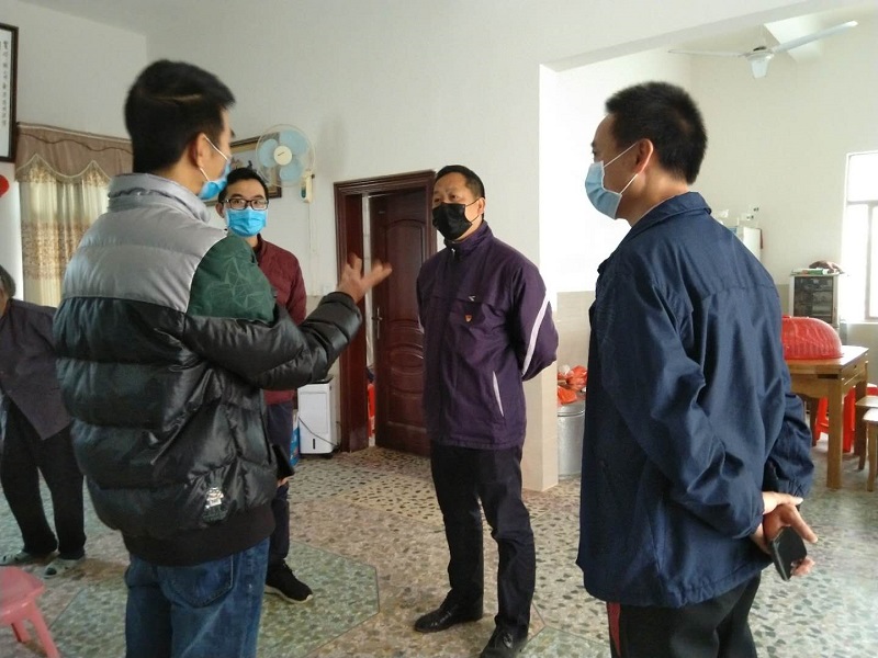 坚守在岗不松懈   疫情防控无死角2..jpg