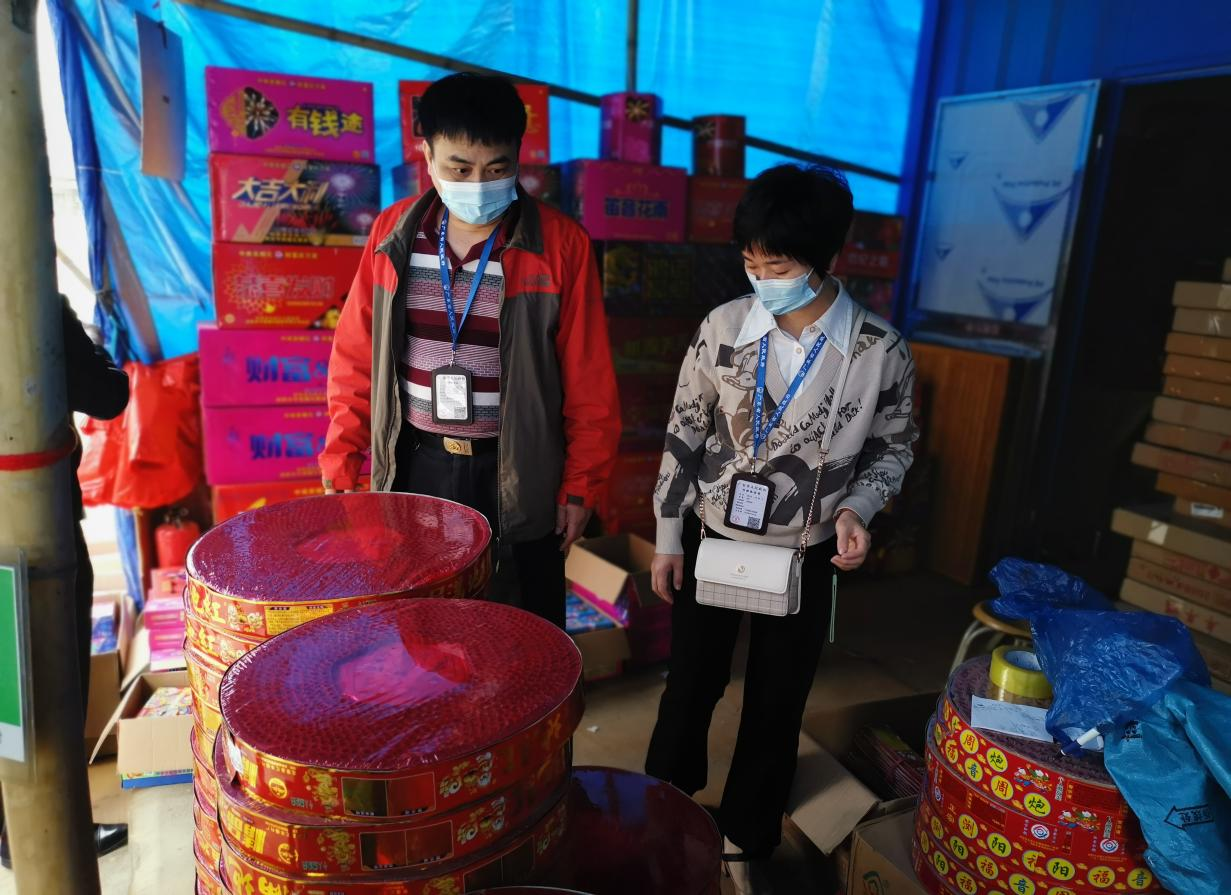 遂溪县应急局：巡查烟花爆竹，1.png