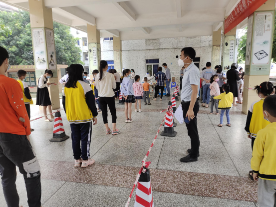 守土尽责勇担当  核酸一线践初心775.png
