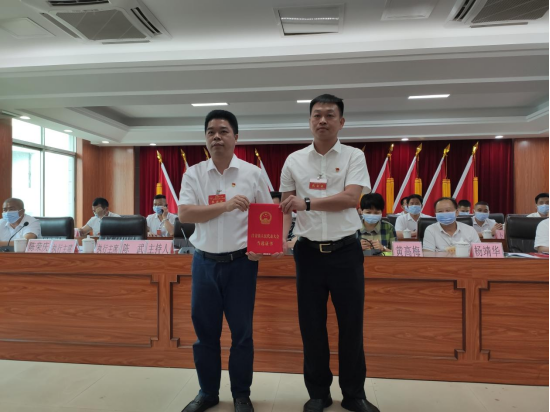 5.25洋青镇召开第十八届人民代表大会二次会议368.png