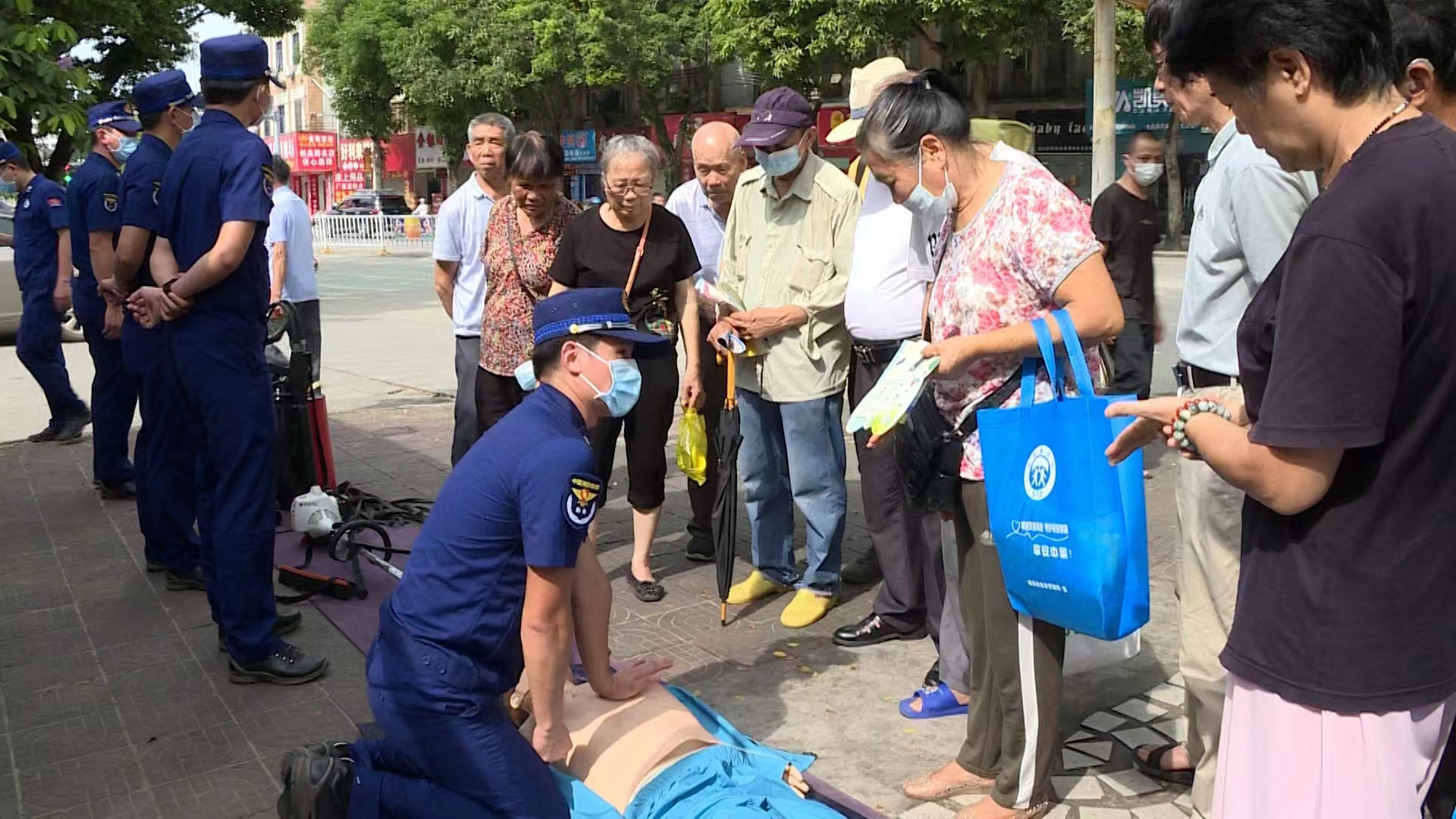 “安全生产宣传咨询日” 给你满满安全感！4.jpg