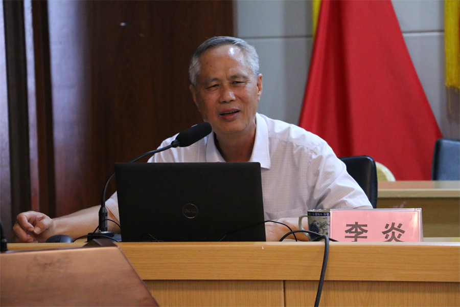　（中共湛江市委讲师团李炎团长作宣讲报告）.png