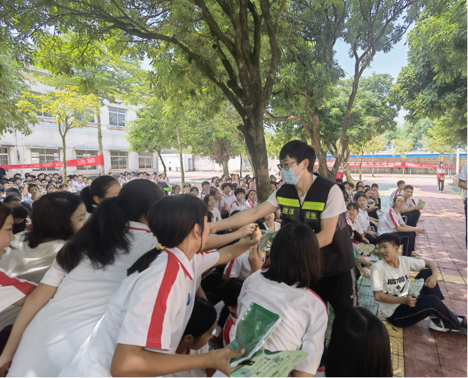 开学第一课 走进安全课堂6.png