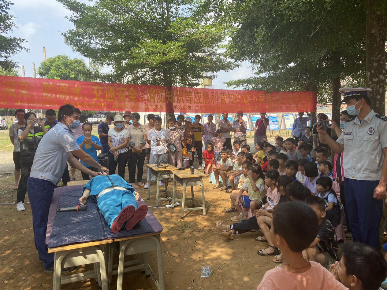 遂溪县开展防灾减灾、防溺水、交通安全、消防知识等应急科普知识进万家活动4.png