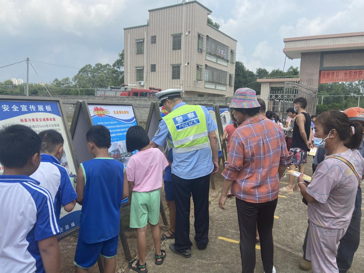 遂溪县开展防灾减灾、防溺水、交通安全、消防知识等应急科普知识进万家活动6.png
