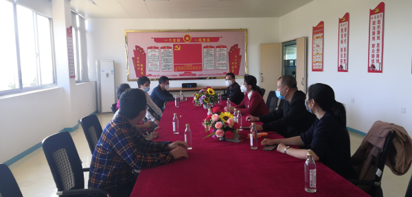 吴秋文同志与美辰公司党支部的党员交流.jpg