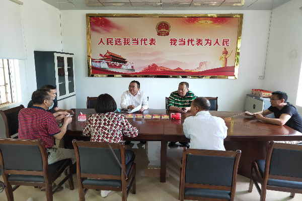 土札村委会座谈会现场.jpg