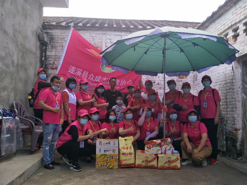入户发放爱心口罩.jpg
