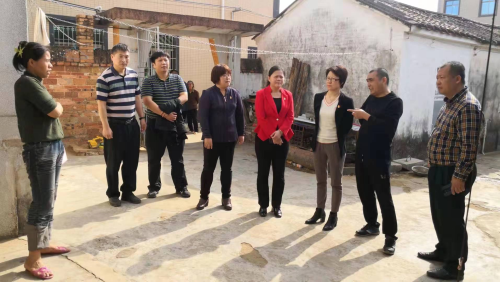 走访慰问贫困户.jpg