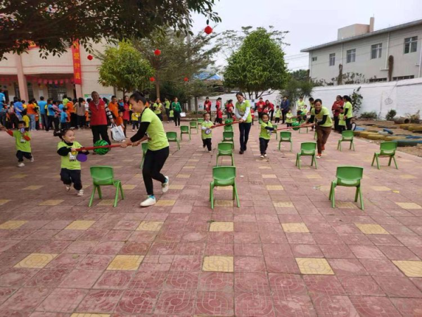 亲子游戏：《运西瓜》.jpg