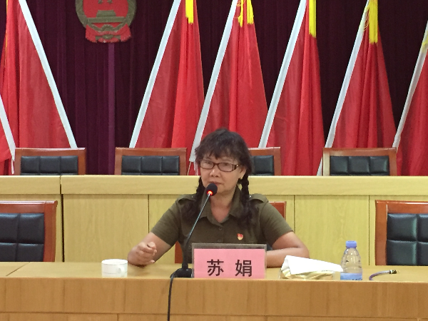 苏娟同志在分享自身的家庭故事.jpg