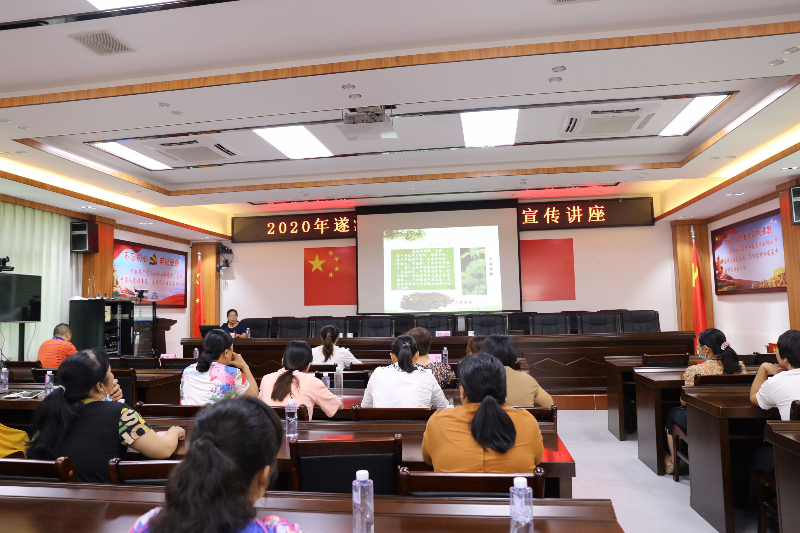 李雪鸥副主席为大家讲授禁毒防毒知识.jpg