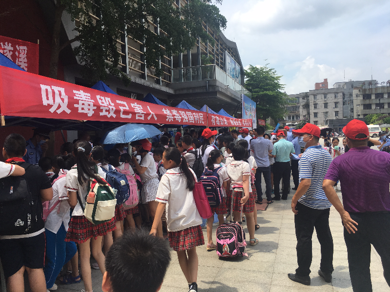 1禁毒活动现场.jpg