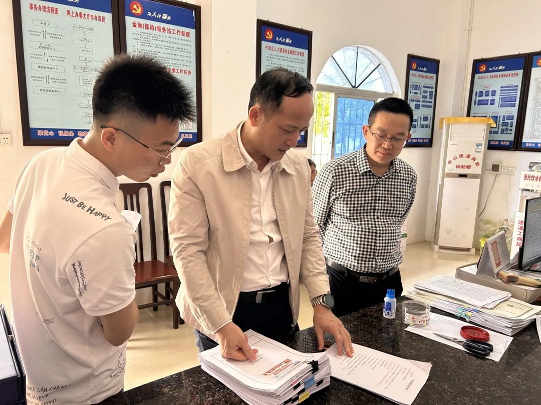 县领导何江到北坡镇督导迎接省巩固脱贫攻坚成果后评估考核和省乡村振兴考核工作
