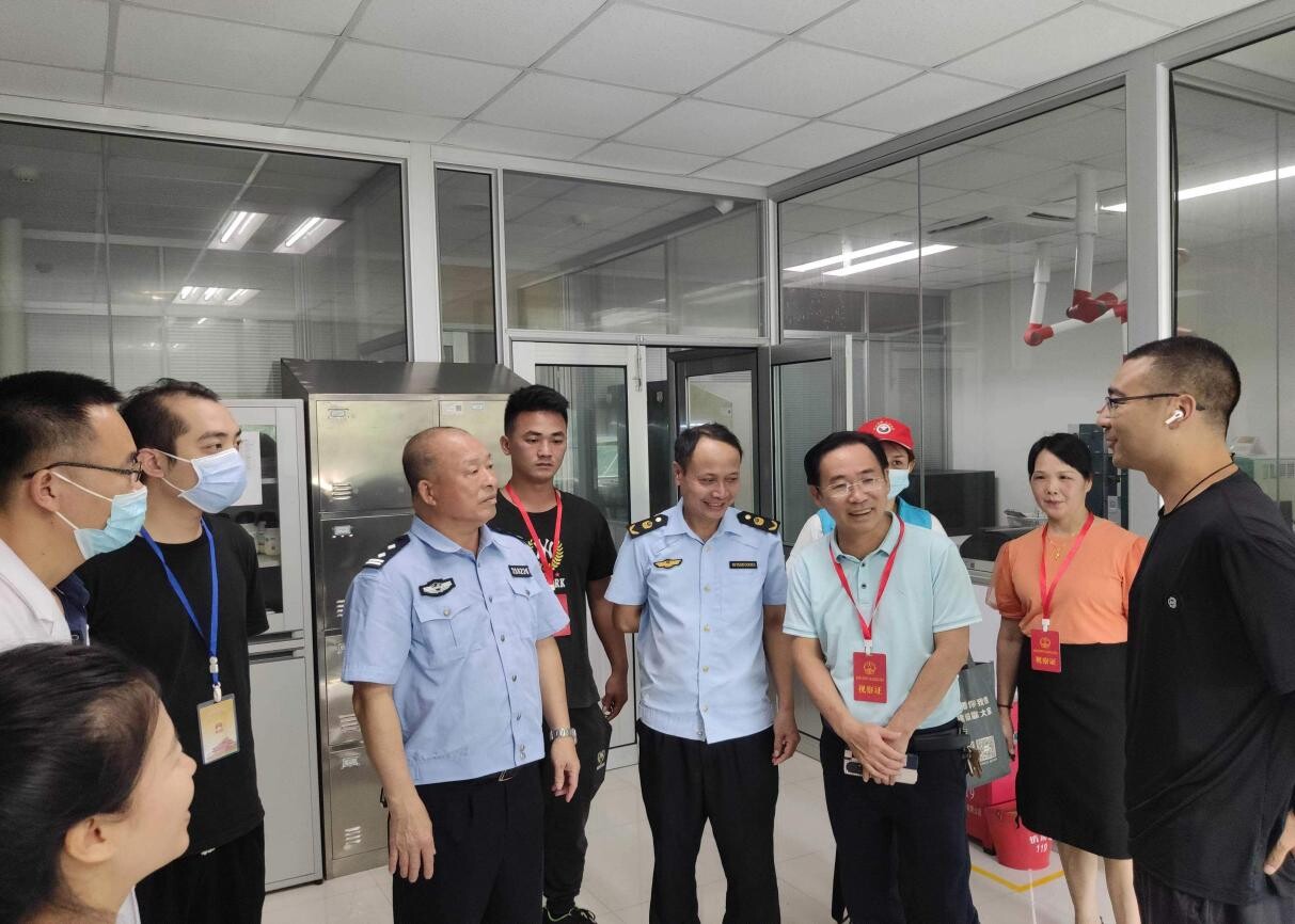 洋青镇人大：开展易制毒化学品联合执法检查行动