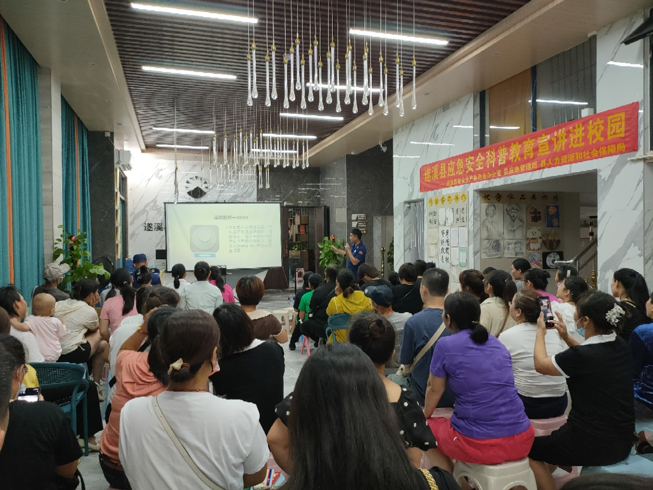 遂溪县开展应急救护技能巡回培训活动1.png