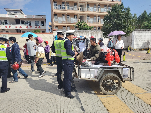 【界炮镇】聚焦道路安全整治 筑牢交通安全防线