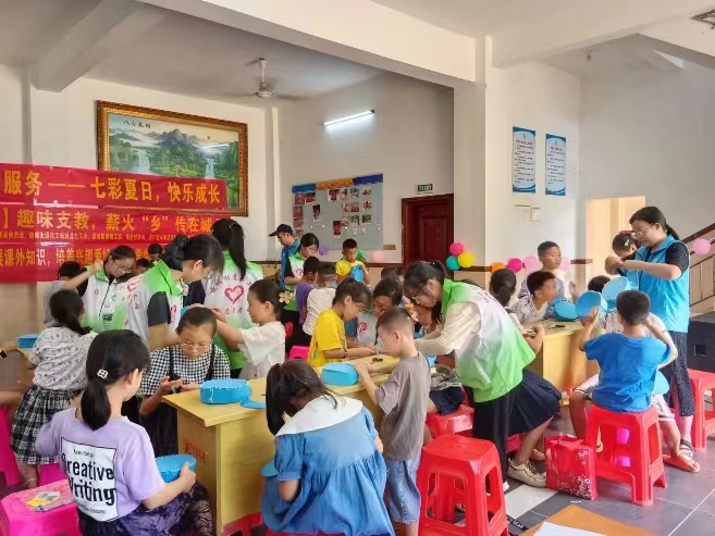 湛江幼儿师范专科学校薪火“乡”传支教队开展红色文化爱国教育.jpg