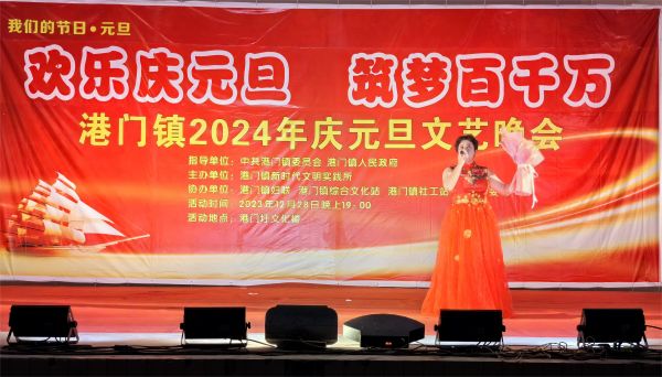 港门中心小学李英云老师独唱《祝福祖国》.jpg