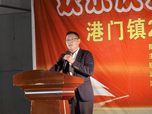 镇党委书记罗允升作开场致辞.jpg