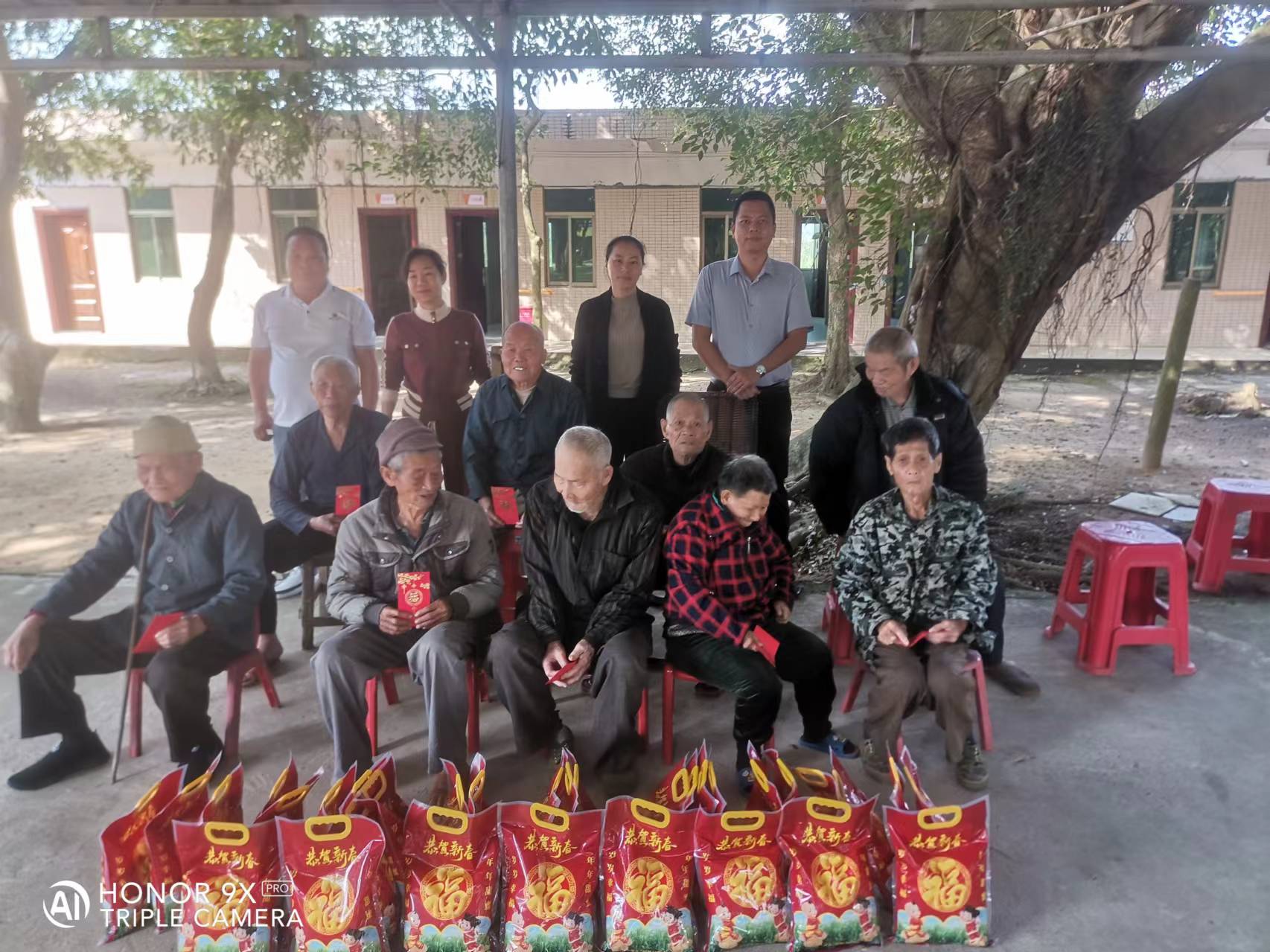 北坡镇开展2024年春节慰问孤寡老人活动