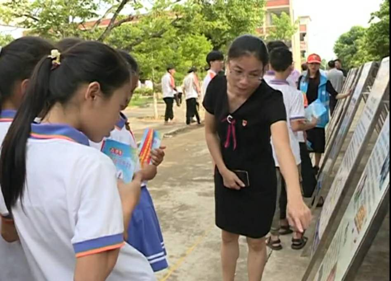 李雪鸥副主席为同学们讲解禁毒知识6.jpg
