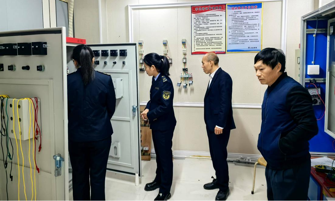 遂溪县应急管理局组织开展安全生产培训机构安全检查1.png