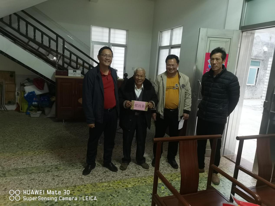 1月23日下午，罗允升书记、陈世传委员到港门埠村慰问老书记，烈属家属.png