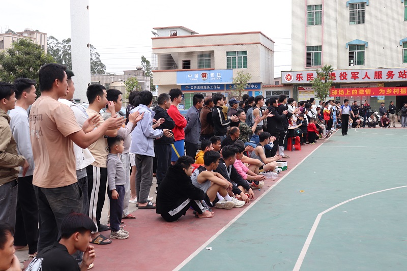 图6：观众欢呼鼓掌.JPG