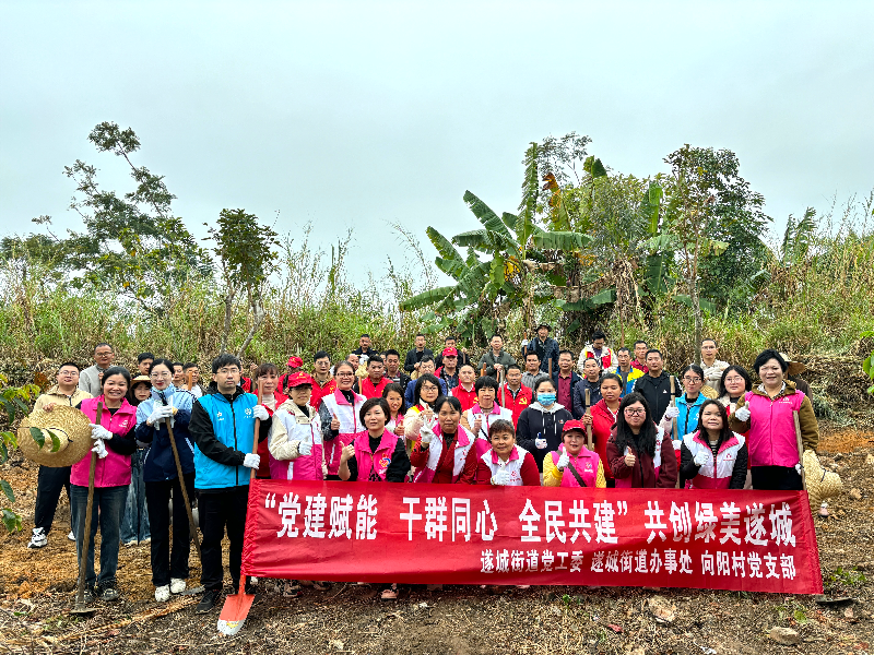 八连一村植树现场(1).jpg