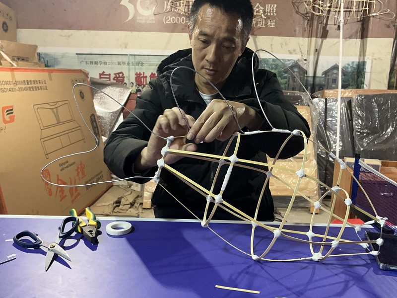 5 制作鱼灯.jpg