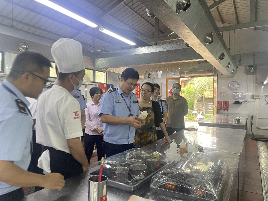 “牢”筑食安基 平安在行“动”——遂溪县市场监督管理局开展“...
