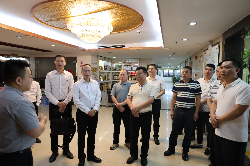 遂溪县政协主席潘汝权率队走访东莞市遂溪商会