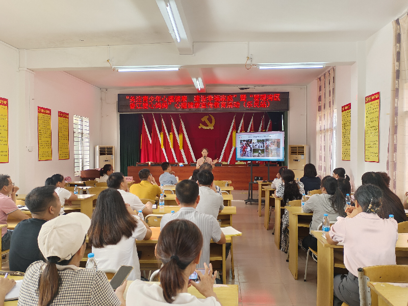 梁丹老师授课.png