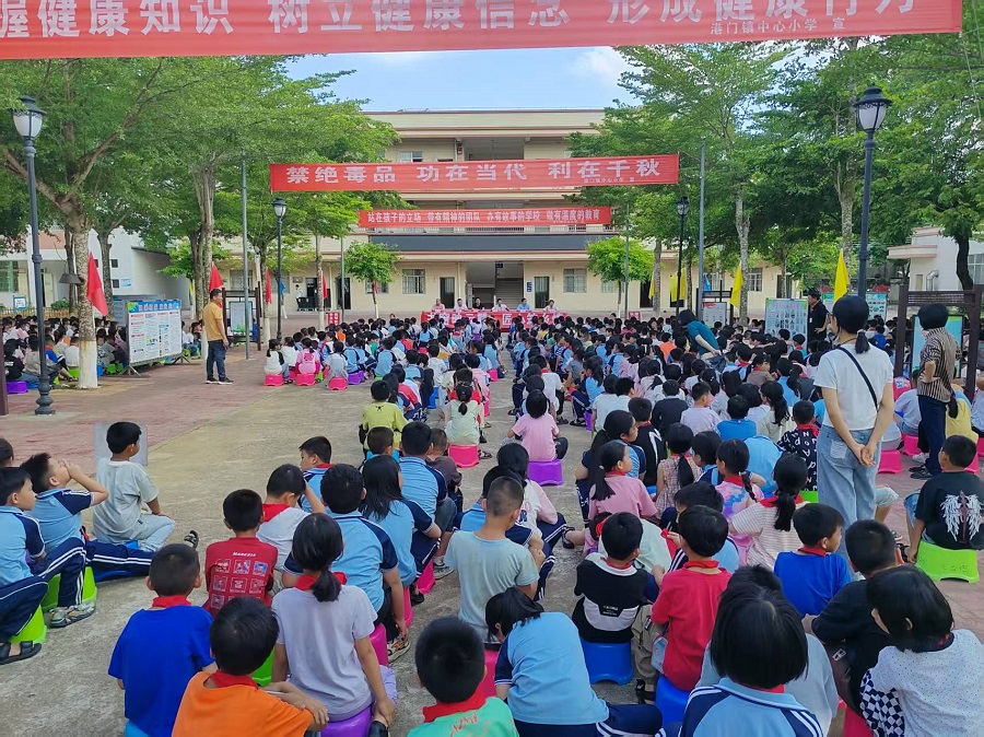 传递奋斗精神  厚植家国情怀——港门镇中心小学举行“书窗映云翼，匠心筑乡情”励志教育活动