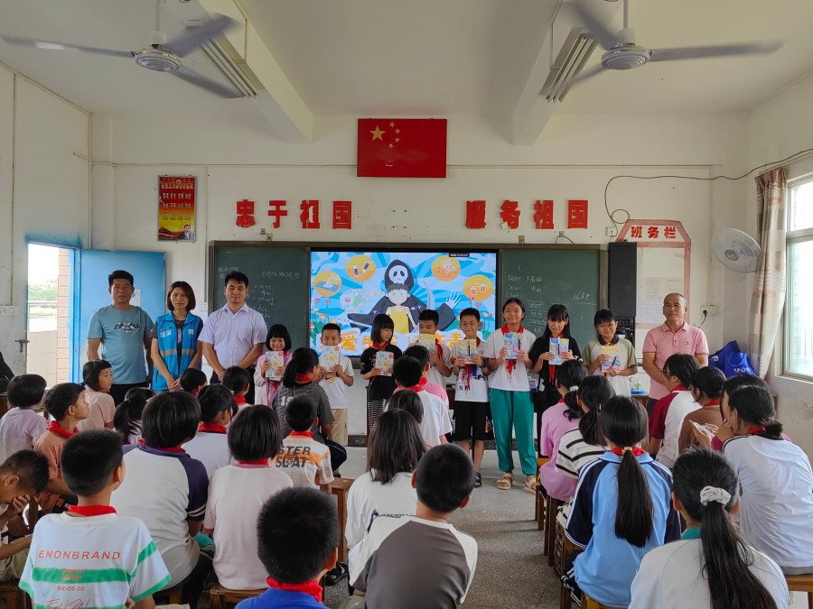 港门镇开展“拒绝上头电子烟，守护青春净土”禁毒宣传活动
