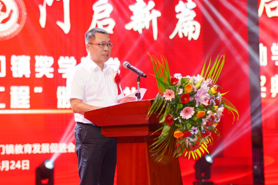 县委常委、副县长朱锐发表讲话.JPG