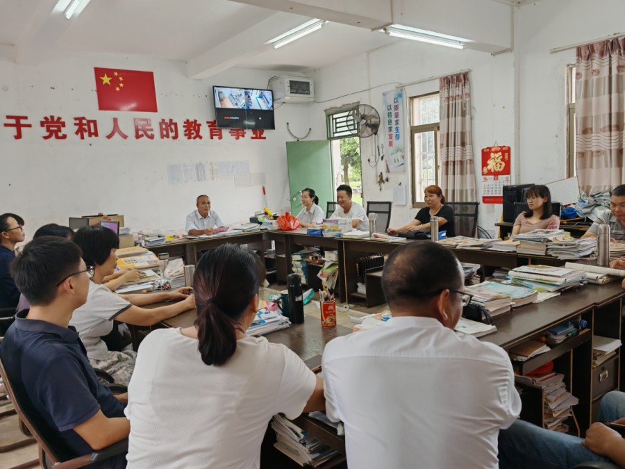 情暖教师节 关怀入师心——港门镇纪委开展2025年教师节慰问活动