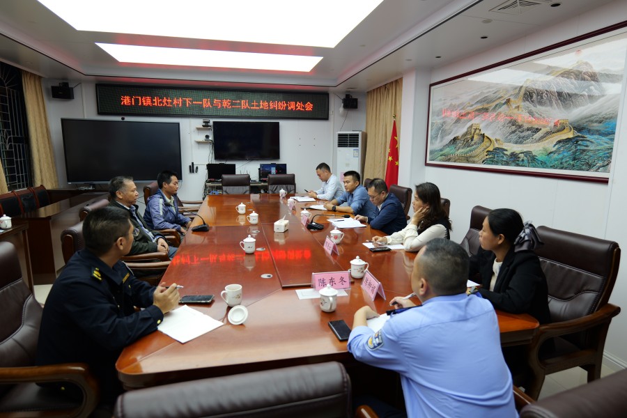 一线听民声 真情化矛盾——县委常委、副县长朱锐赴港门镇北灶村委会开展“平安夜访”活动