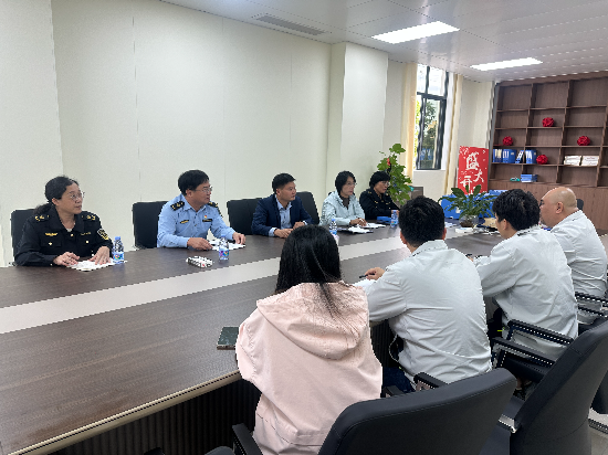 座谈.jpg