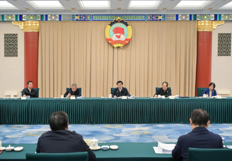 王沪宁主持召开全国政协主席会议